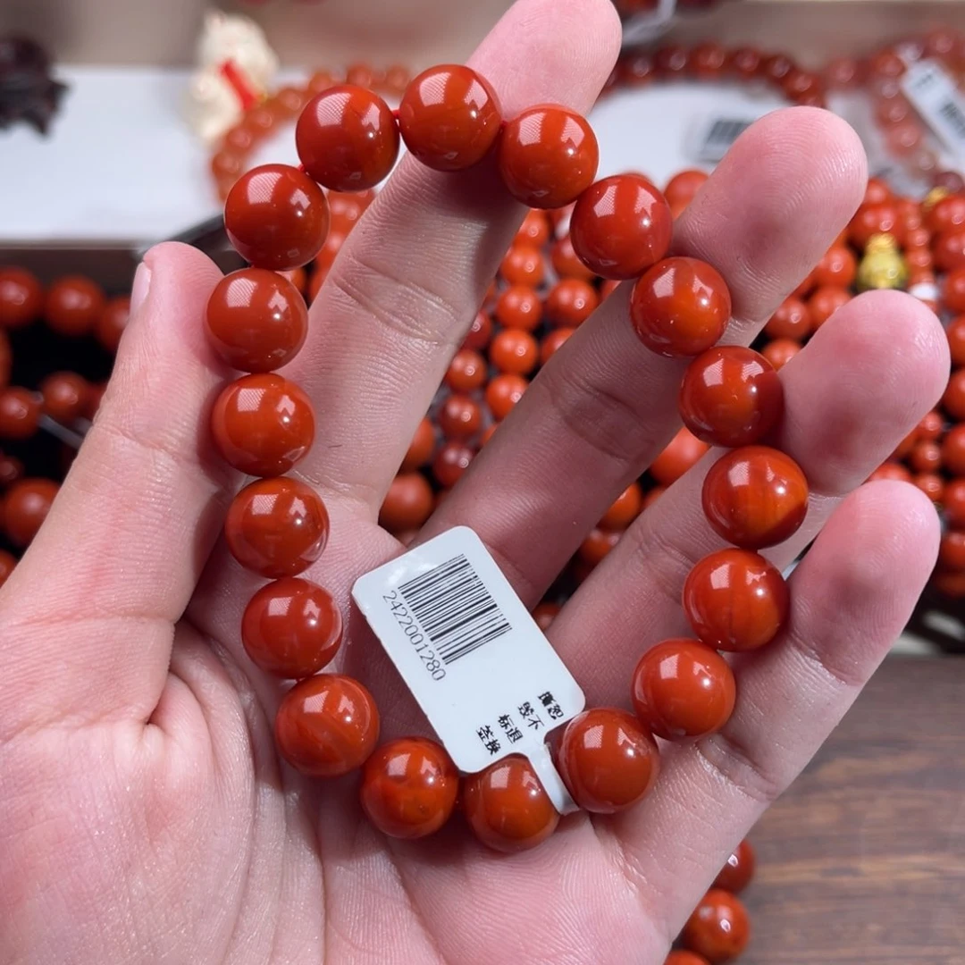 未镶嵌手链南红玛瑙最****。