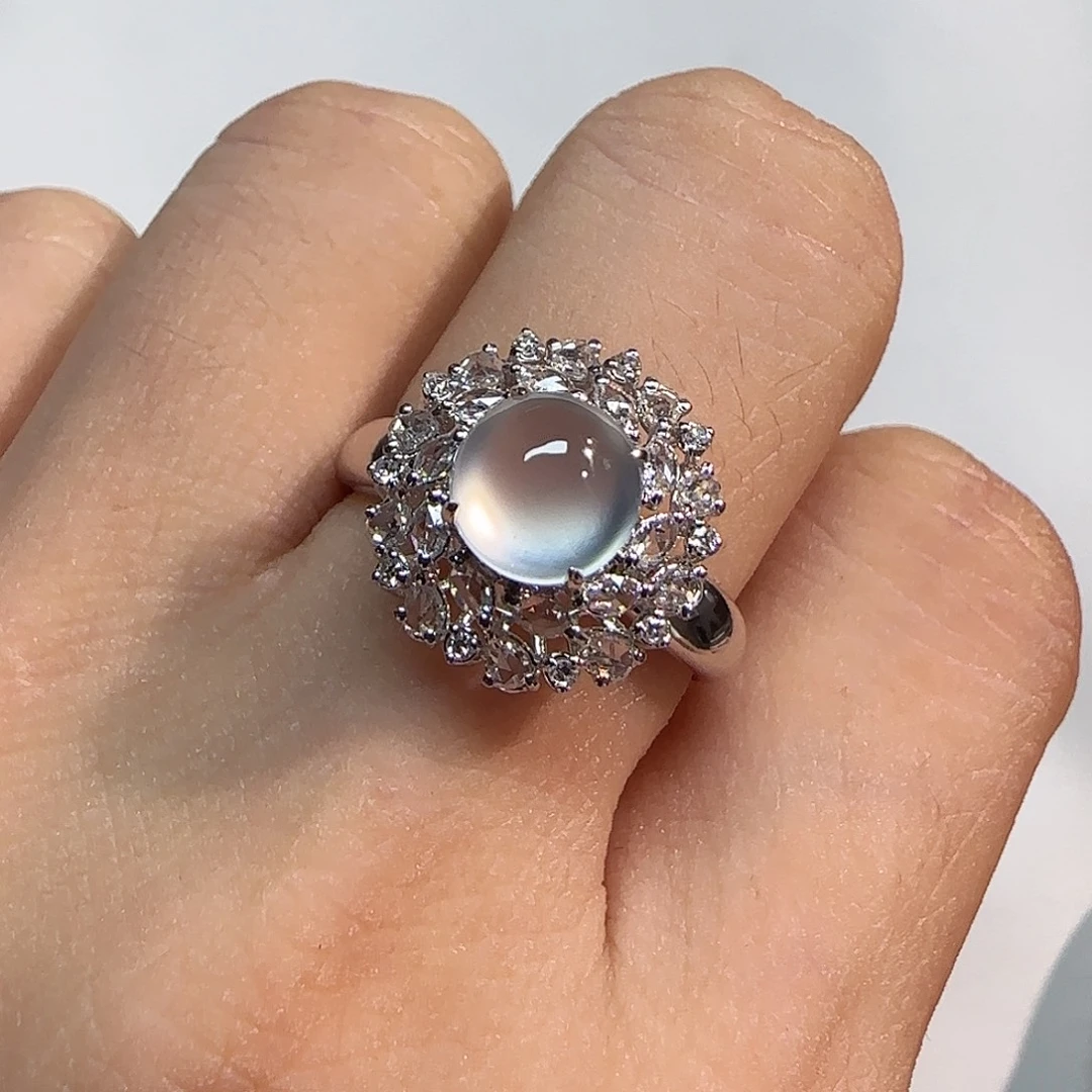 翡翠18K金镶嵌戒指蛋面