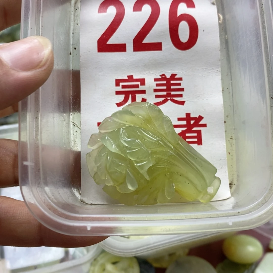 蛇纹石玉未镶嵌挂坠