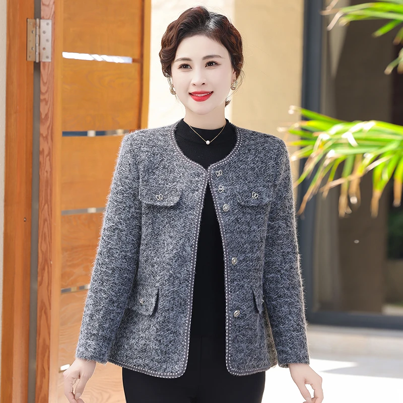 中老年女装2025新款老年妈妈装扣子款女装短款秋装女装毛呢上衣