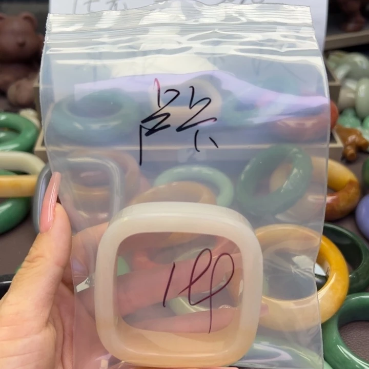 未镶嵌手镯石英岩玉卢*