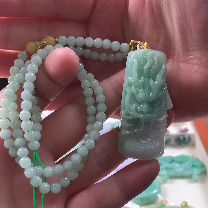 翡翠未镶嵌颈饰吊坠