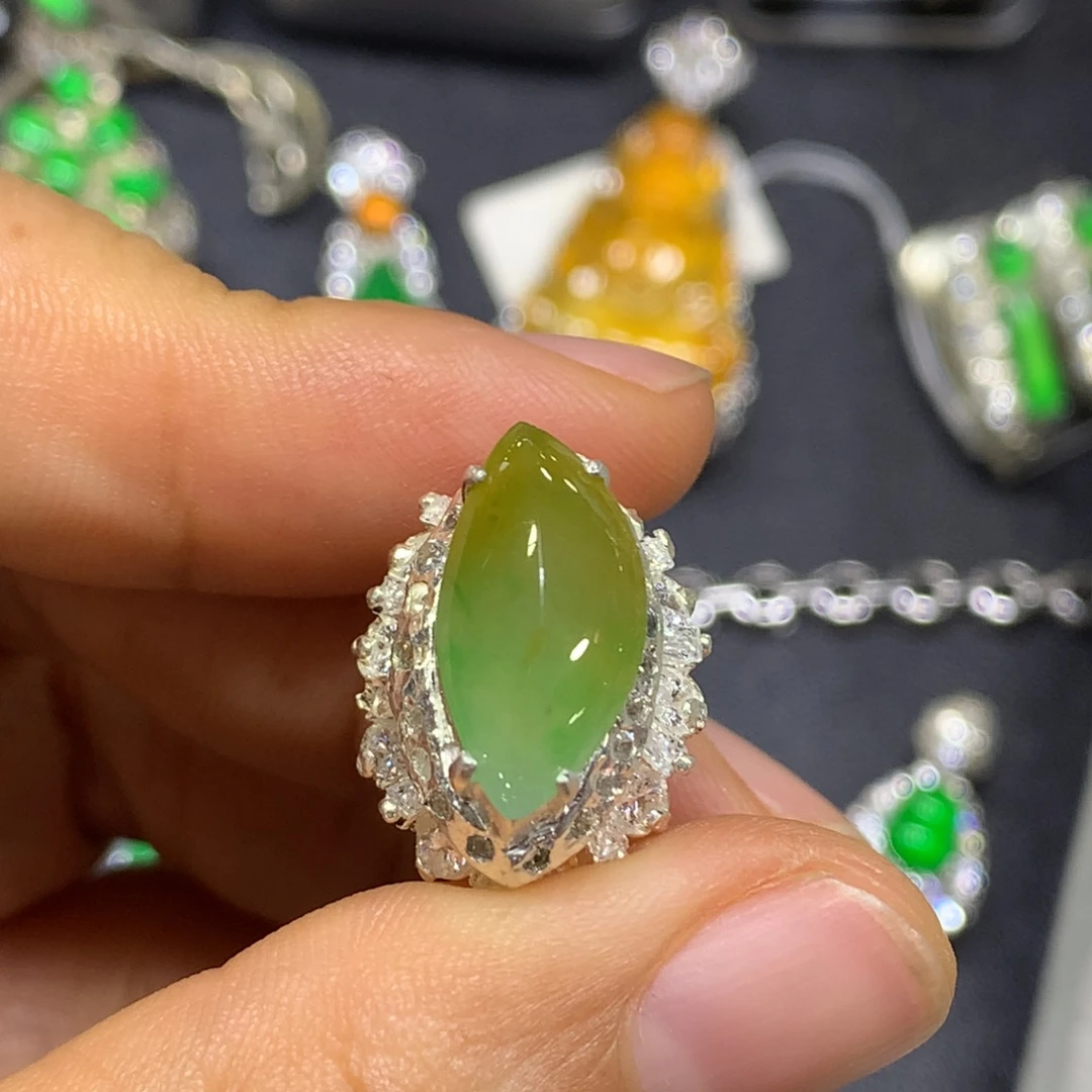 翡翠未镶嵌戒指买断不退