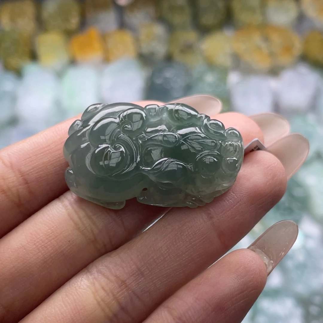 翡翠未镶嵌颈饰貔貅
