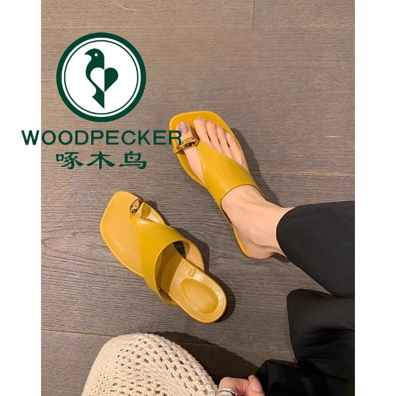 啄木鸟法式金属扣套趾人字拖女2025夏新款百搭低跟方头凉拖鞋外穿