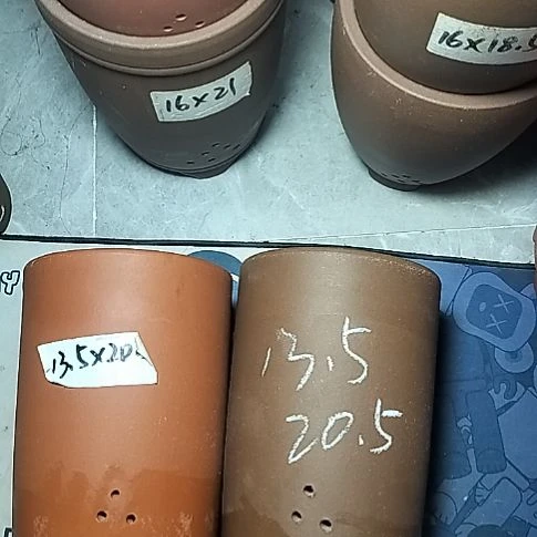 红泥紫泥大笔筒两个
