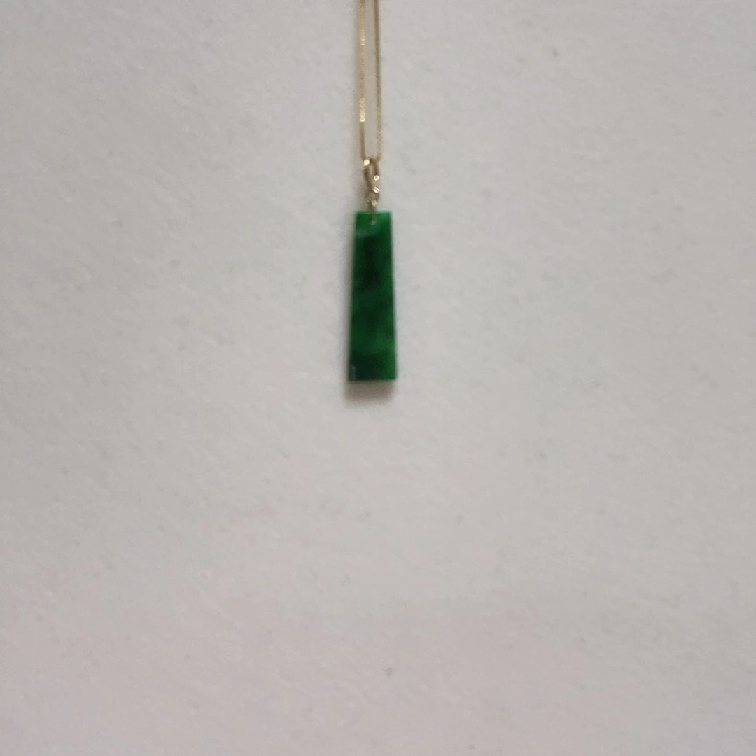 翡翠颈饰18K金镶嵌简单