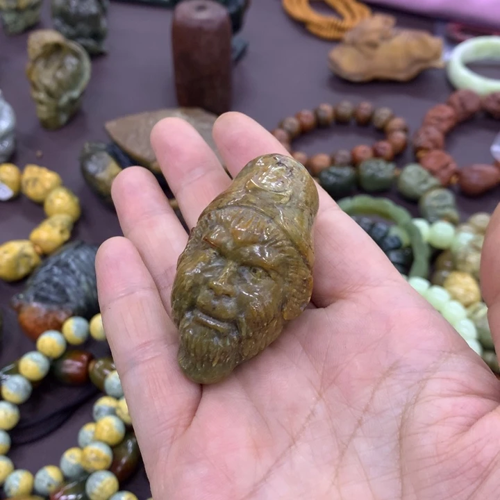 透闪石质玉手链未镶嵌失***雄