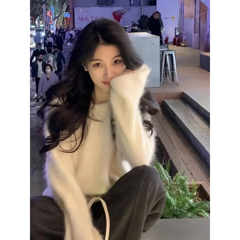 奶fufu浣熊毛圆领套头白色毛衣女宽松慵懒风秋冬季内搭喇叭袖上衣