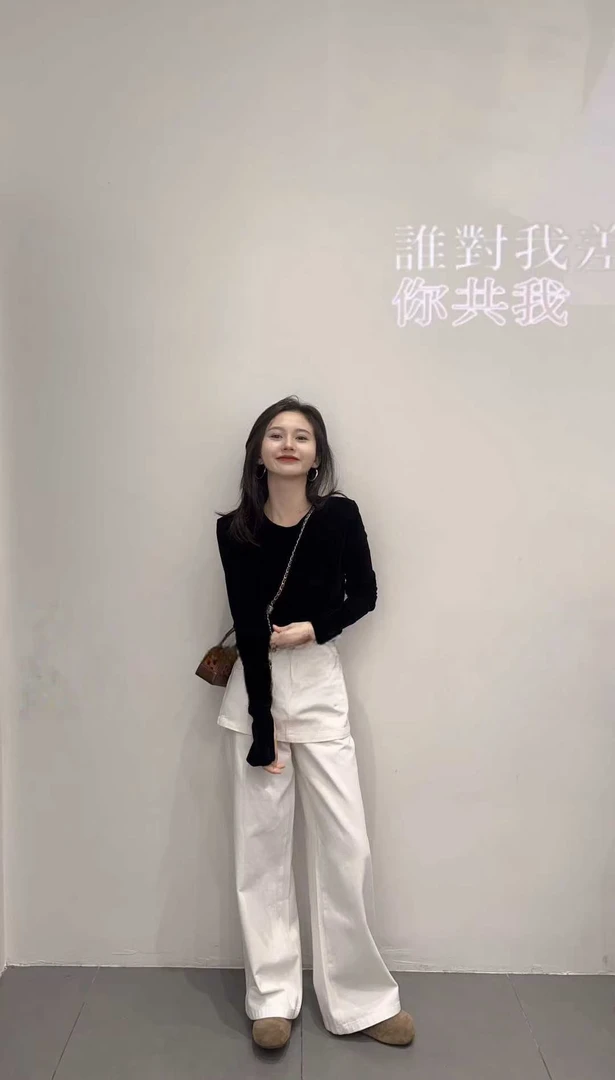 2025秋季新款韩系简约黑色显瘦长袖t恤女小众设计感屁帘长裤套装