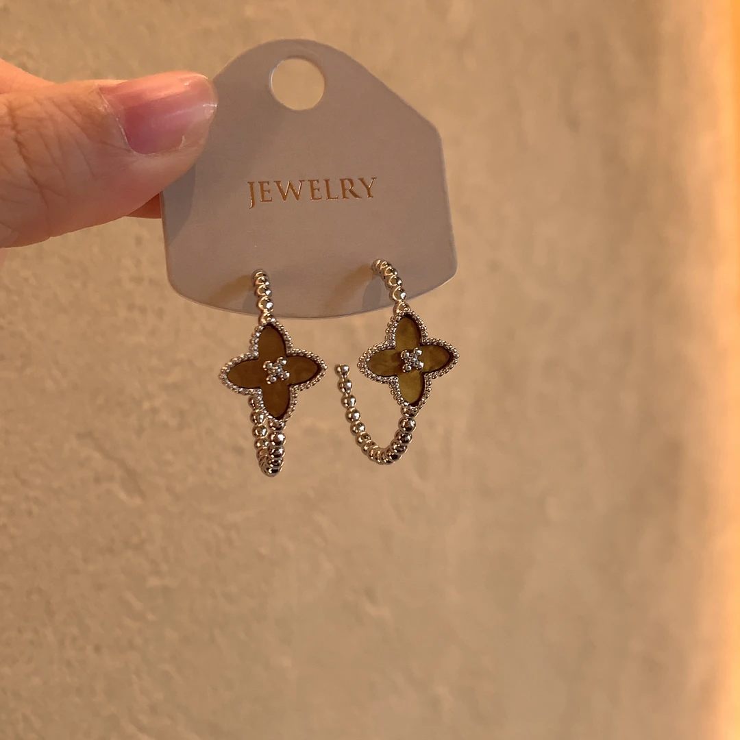 铜合金贝壳耳饰 韩版四叶草串珠C形耳环女小众设计感高级气质耳饰