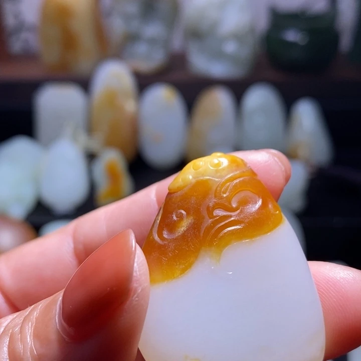 踏***老和田玉未镶嵌颈饰
