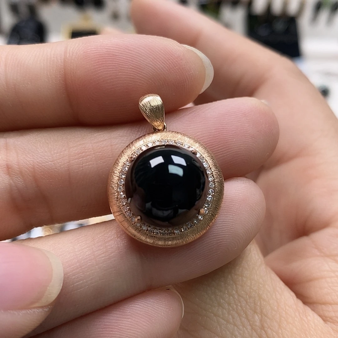 翡翠18K金镶嵌颈饰