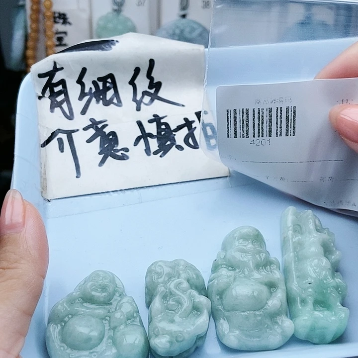 颈饰足铂镶嵌翡翠翡翠