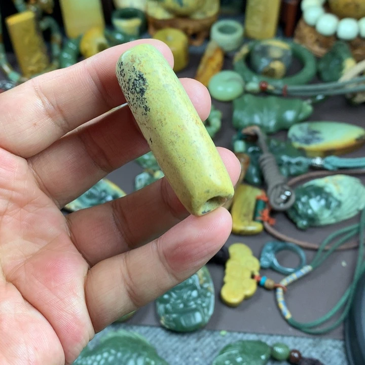 吊坠(赠链)未镶嵌岫岩河磨玉（透闪石质玉）