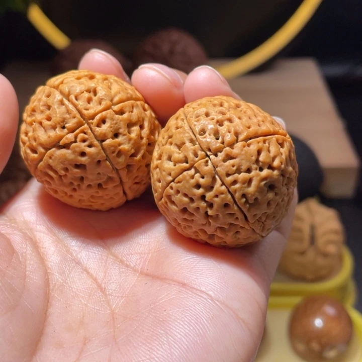 桃核把件四瓣金刚菩提