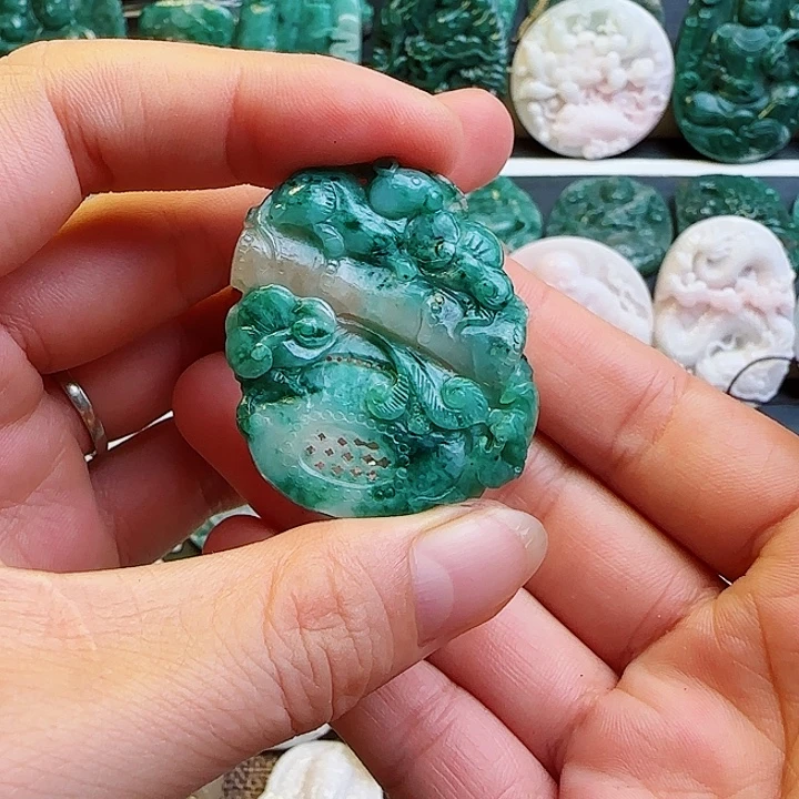 未镶嵌独山玉颈饰