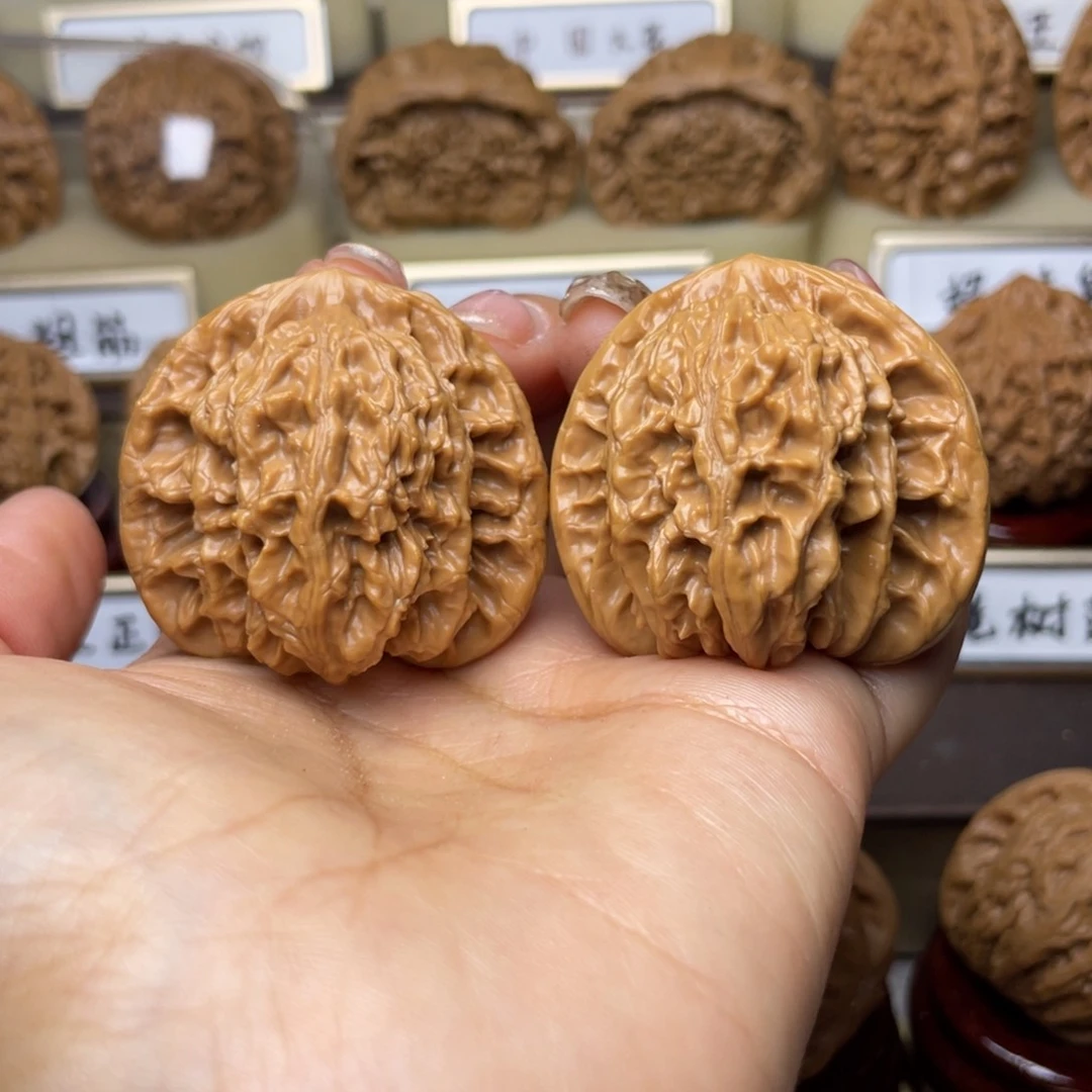 文玩核桃把件霞云岭41左右