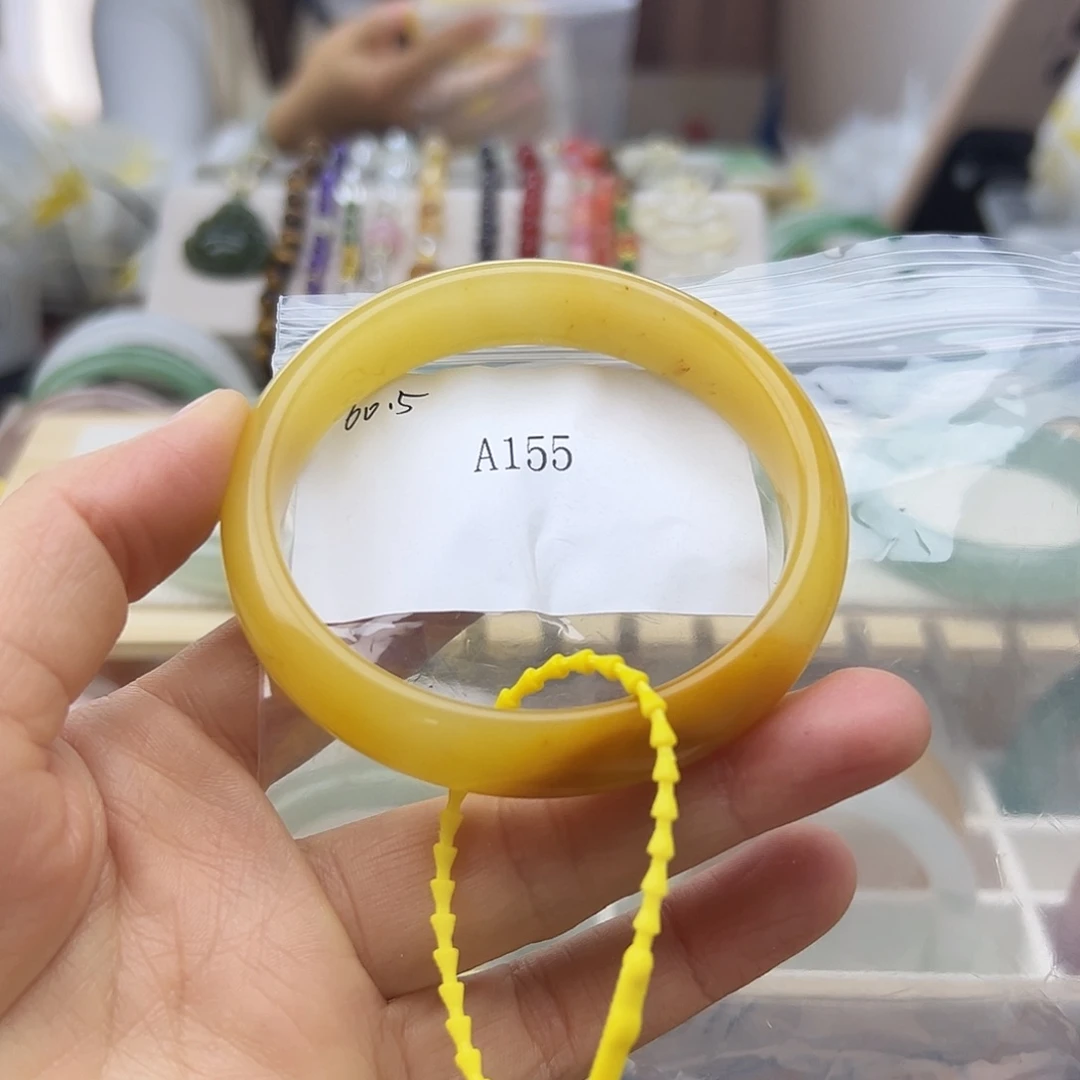 石英质玉未镶嵌手镯