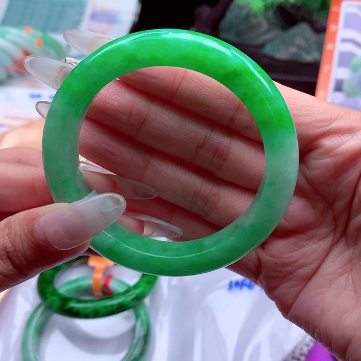 翡翠未镶嵌手镯翡翠