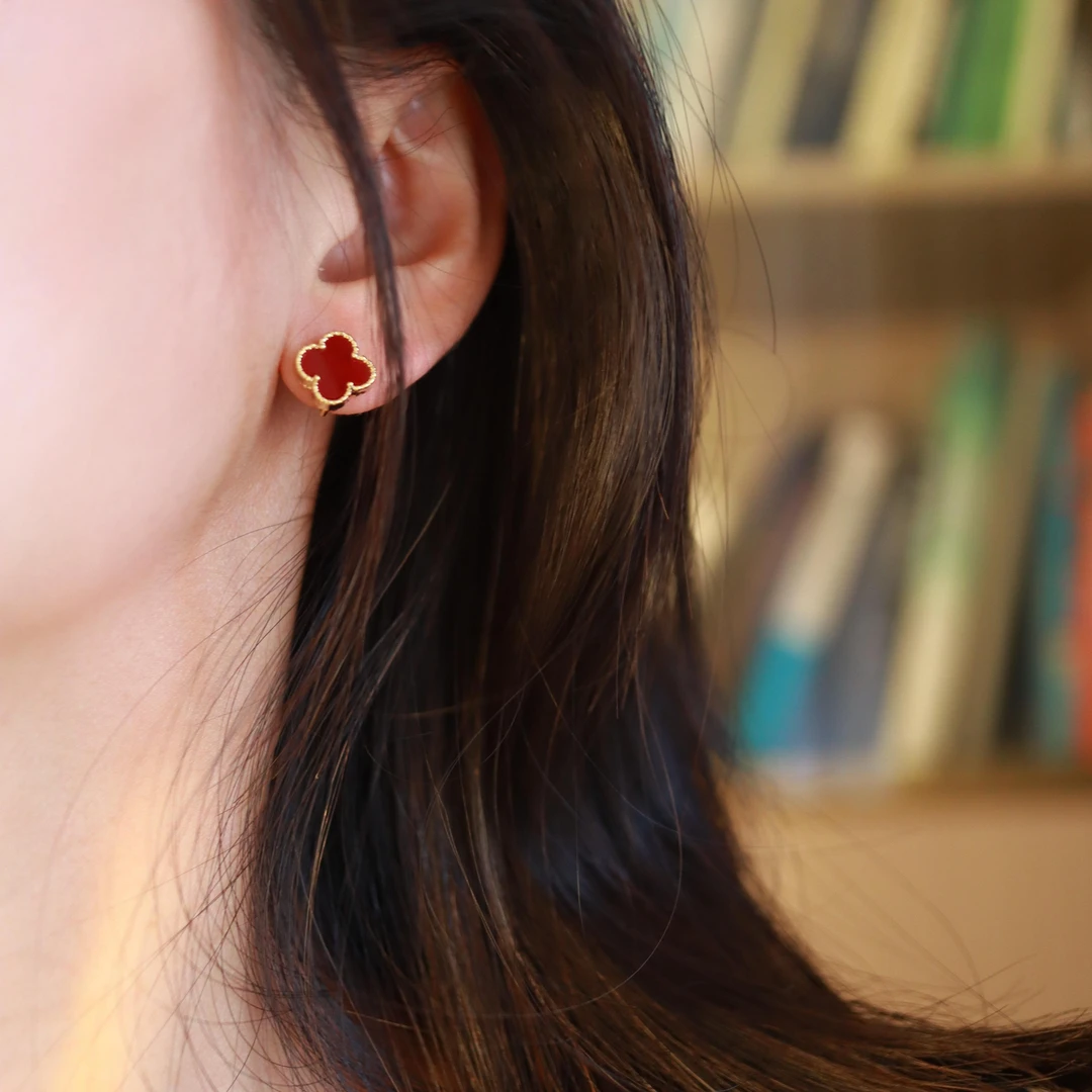 铜合金耳饰 H453红色四叶草耳钉无耳洞蚊香盘耳夹经典气质耳饰