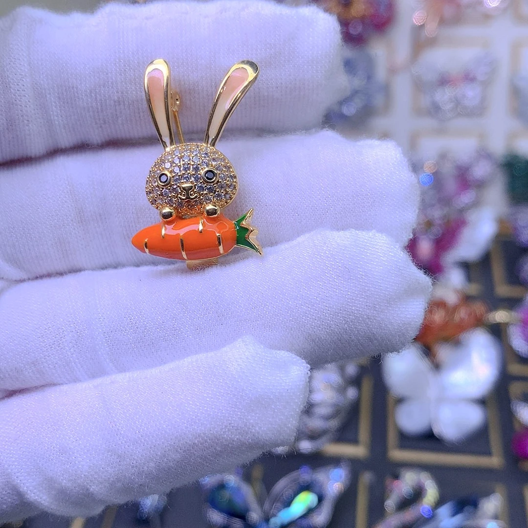 合成立方氧化锆铜胸针胸花