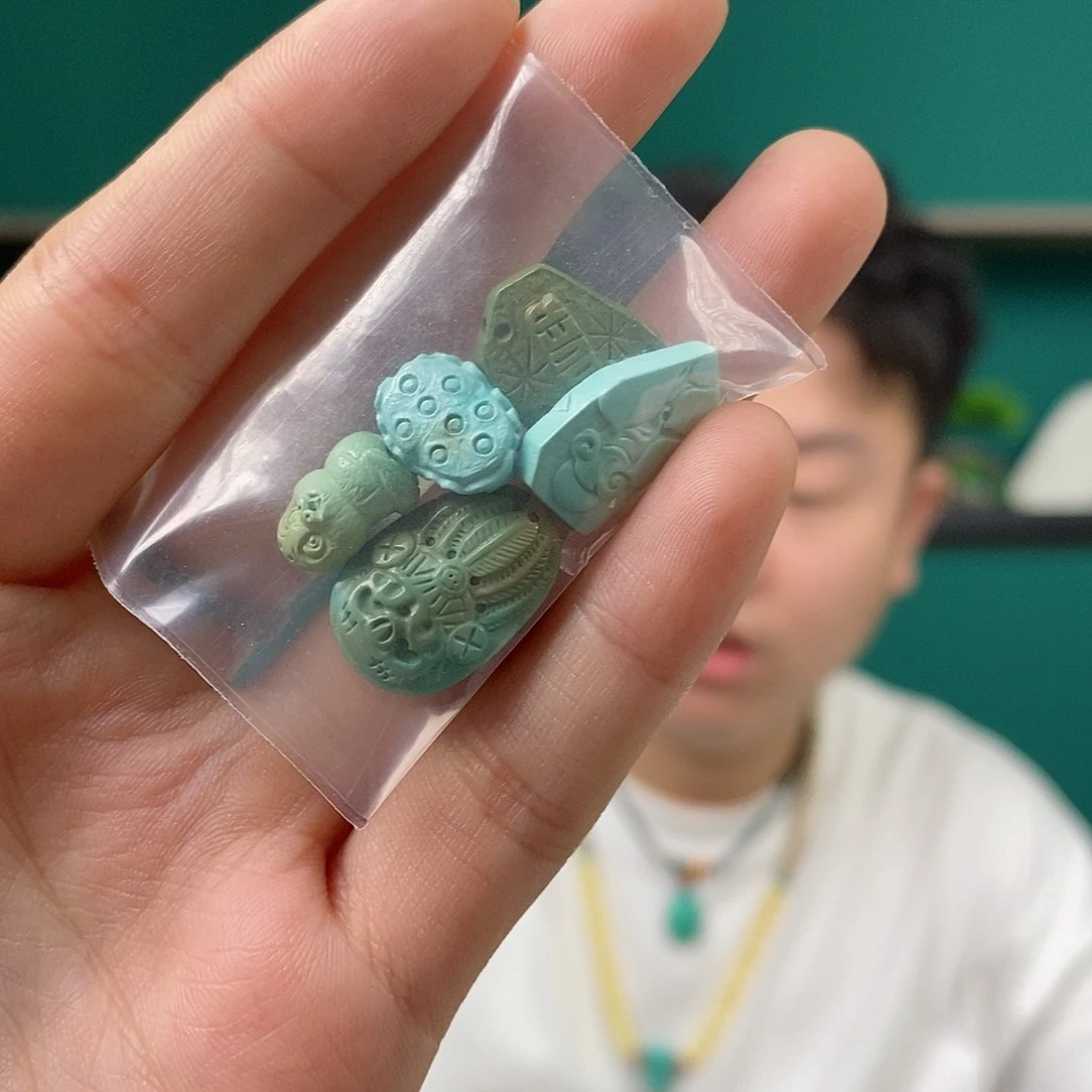 绿松石未镶嵌珠宝奇石