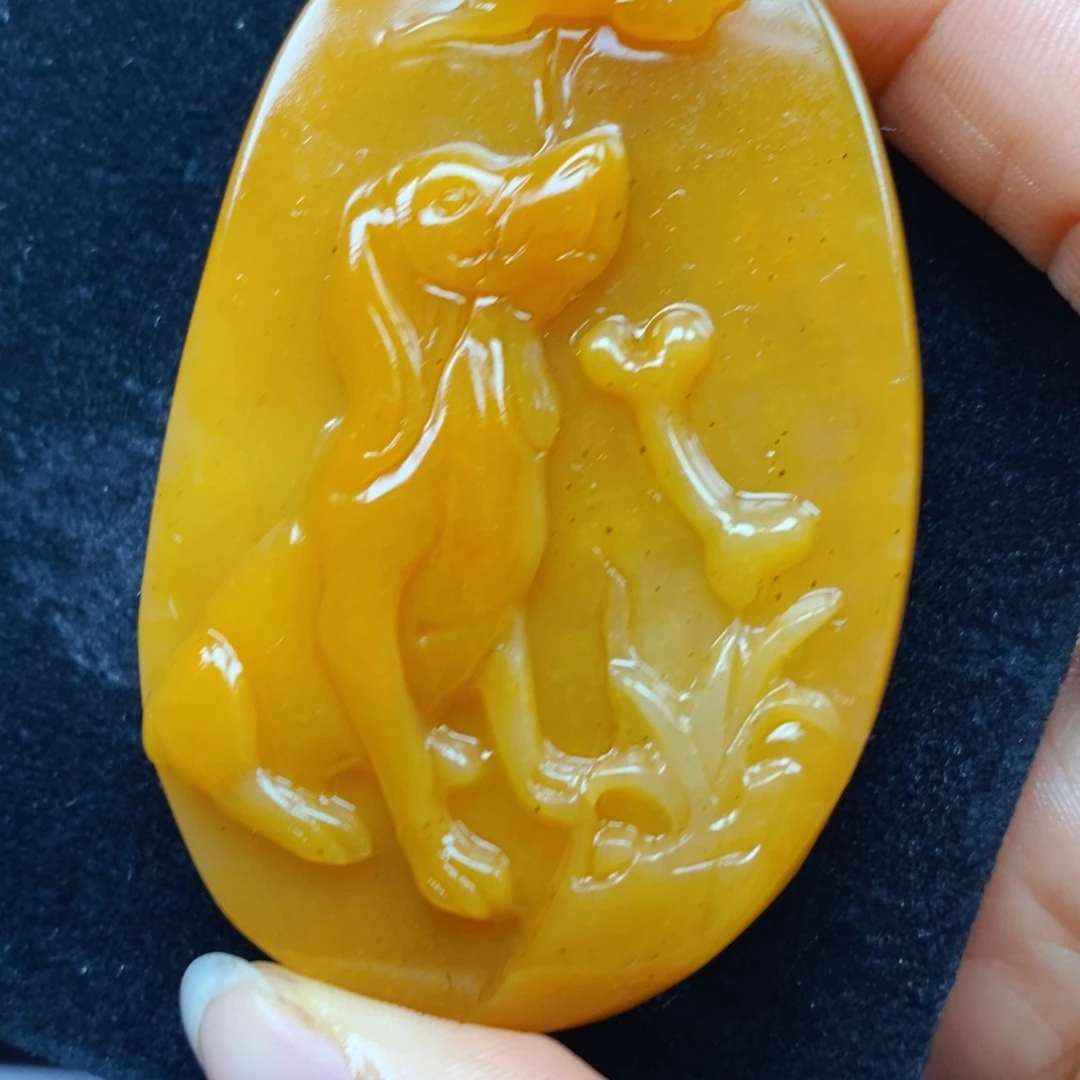 未镶嵌石英质玉（黄龙玉）颈饰