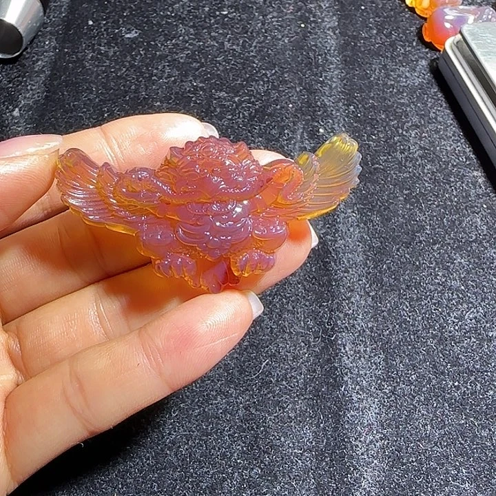百***里琥珀未镶嵌颈饰琥珀大鹏鸟