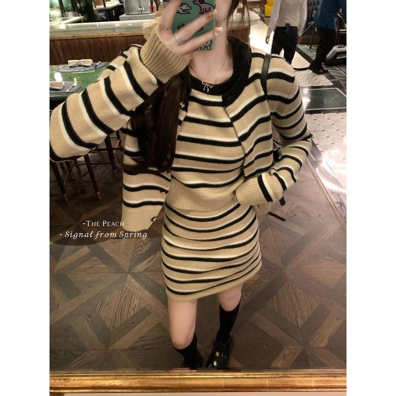 巴黎街头条纹针织开衫套装裙女春毛衣三件套