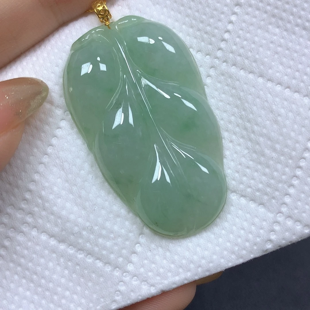 翡翠18K金镶嵌颈饰挂件