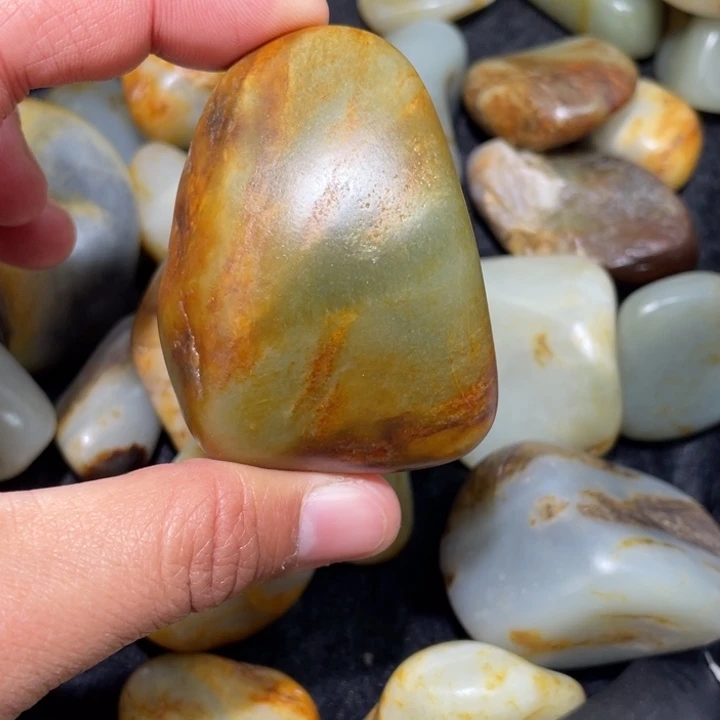 和田玉未镶嵌把件