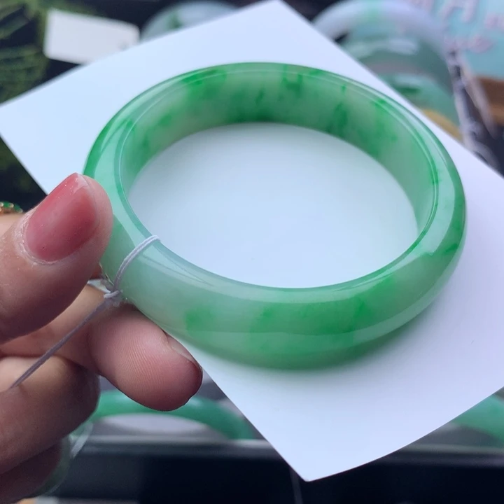 未镶嵌手镯翡翠天然翡翠手镯