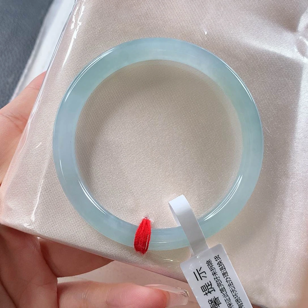 未镶嵌手镯（圆镯）翡翠随**流