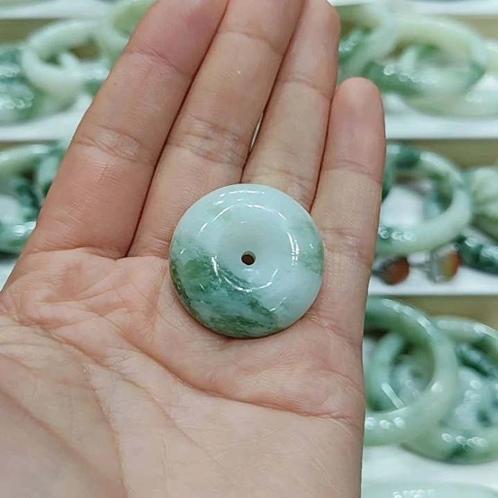 透闪石-蛇纹石玉颈饰未镶嵌