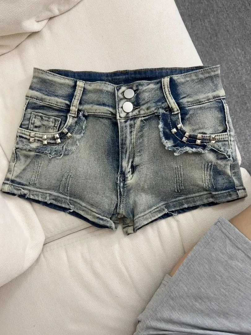 美式复古牛仔短裤女夏季2025新款低腰铆钉辣妹修身显瘦包臀热裤子