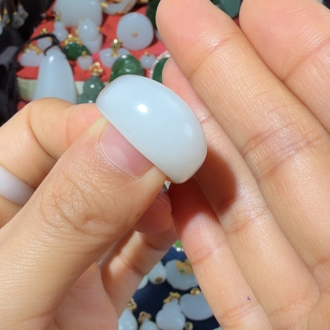 和田玉18K金镶嵌颈饰