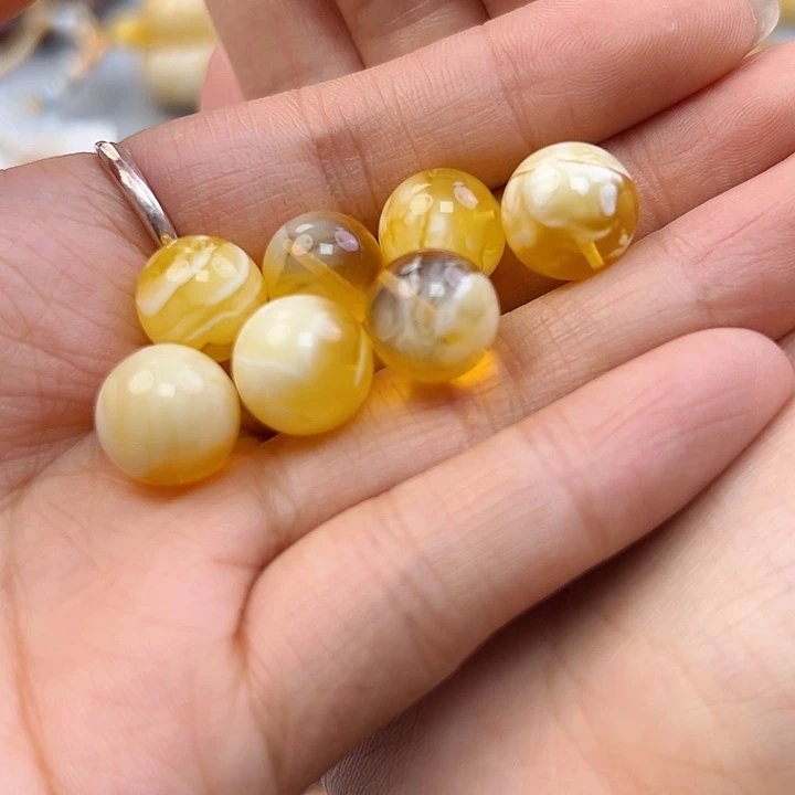 独***往蜜蜡未镶嵌珠宝奇石