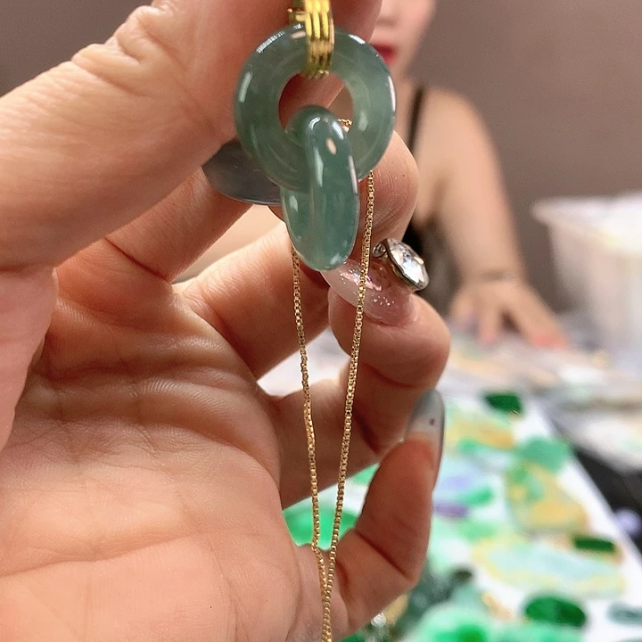 翡翠未镶嵌颈饰翡翠