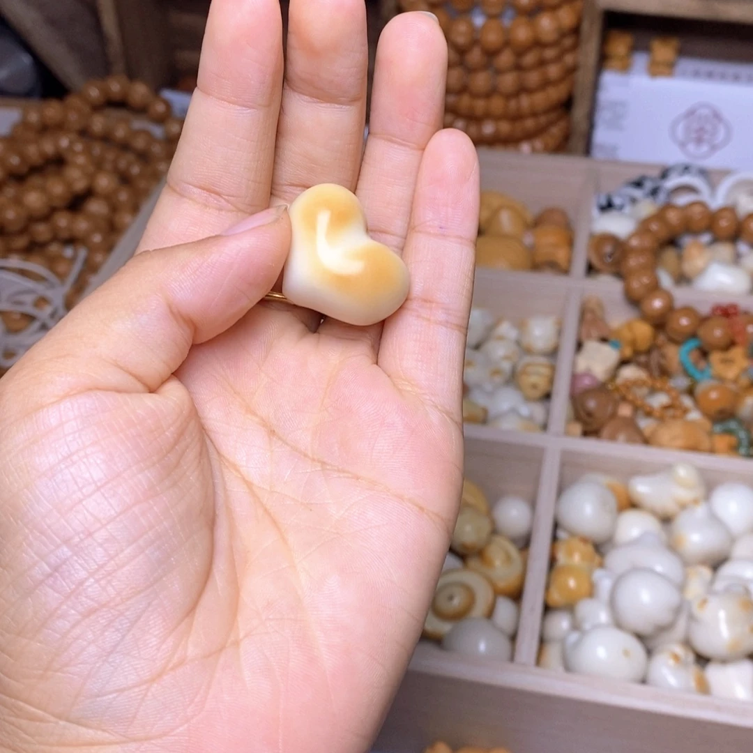 吊坠猴头核桃炭烤爱心