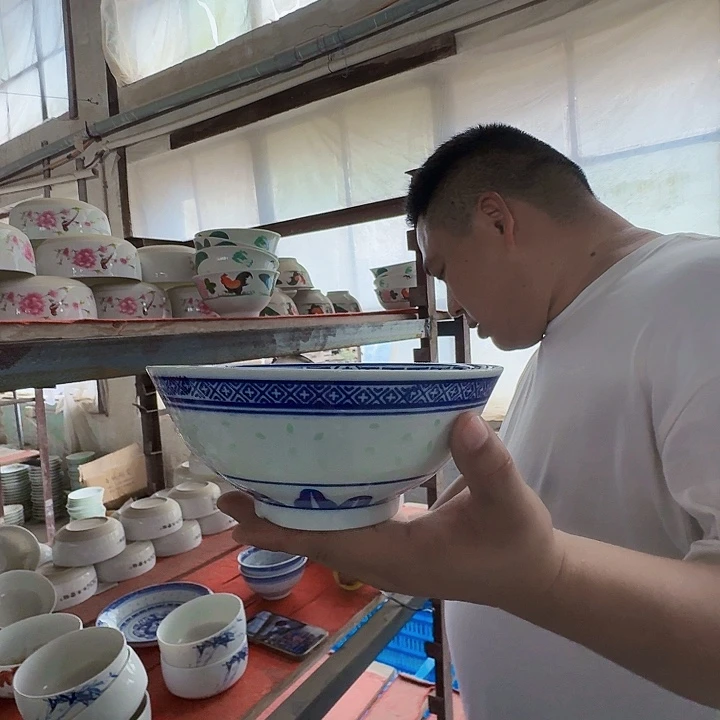 景德镇高温陶瓷6.5寸青花玲珑面碗2个