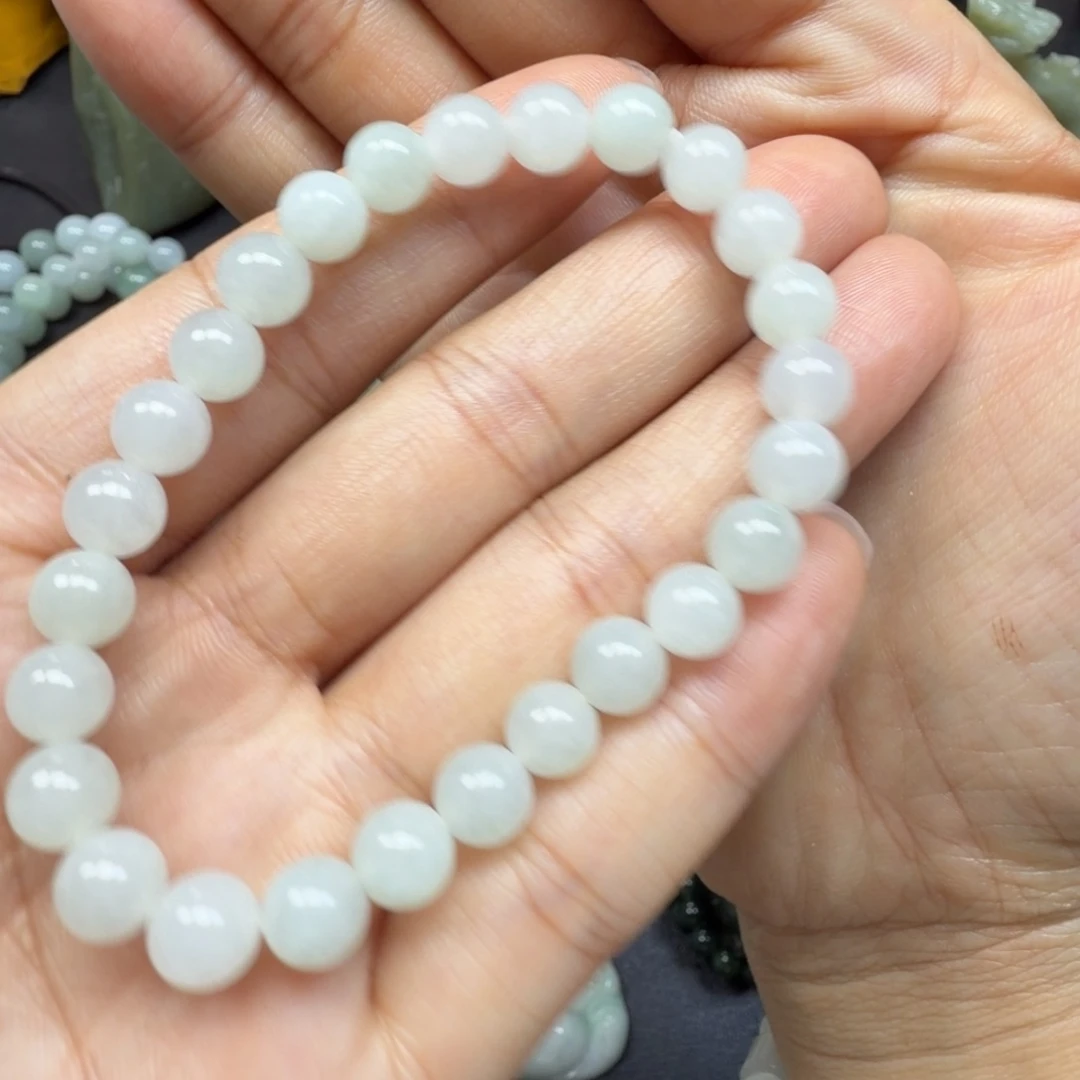 翡翠未镶嵌颈饰。。