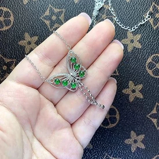 翡翠未镶嵌挂件蝴蝶