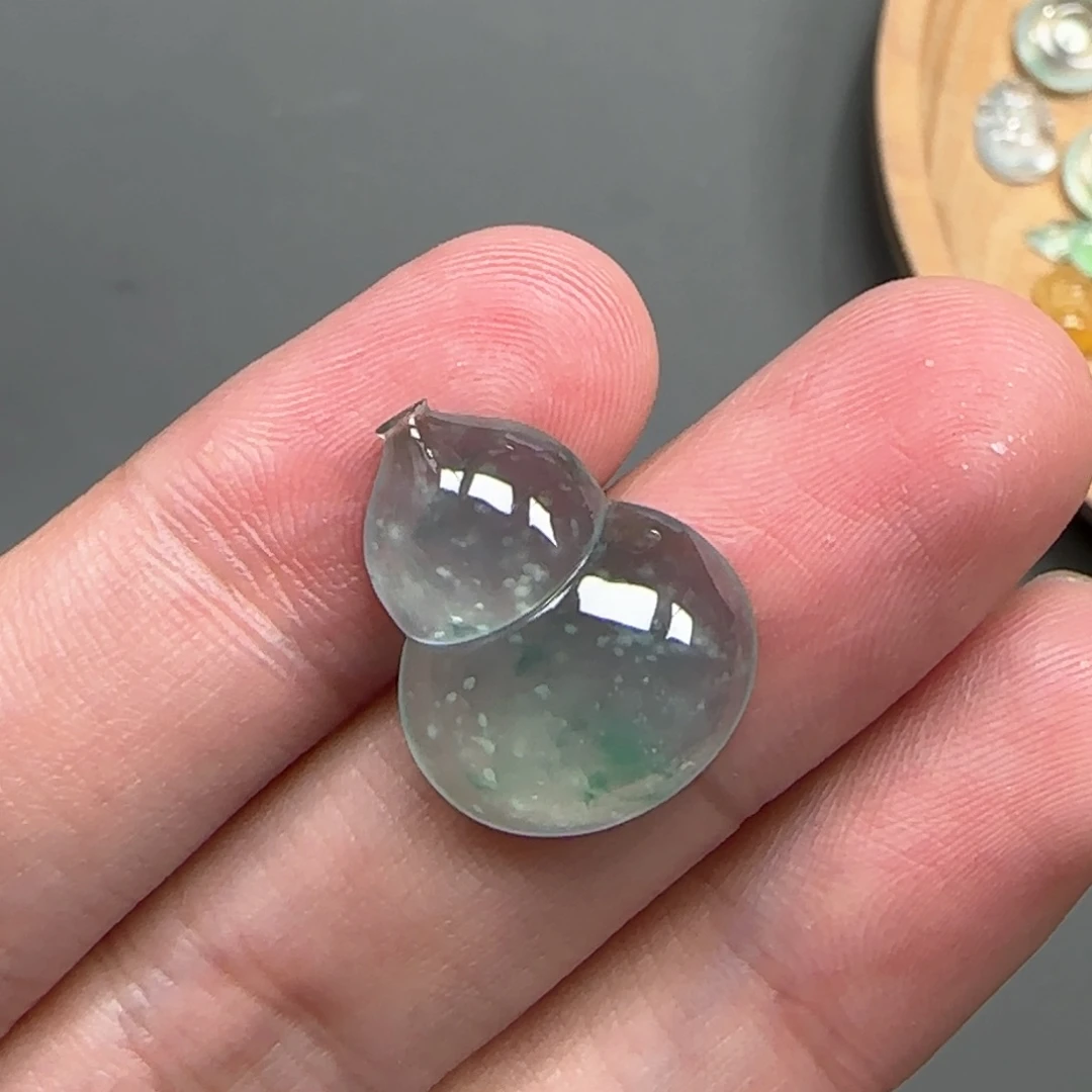 翡翠未镶嵌颈饰葫芦