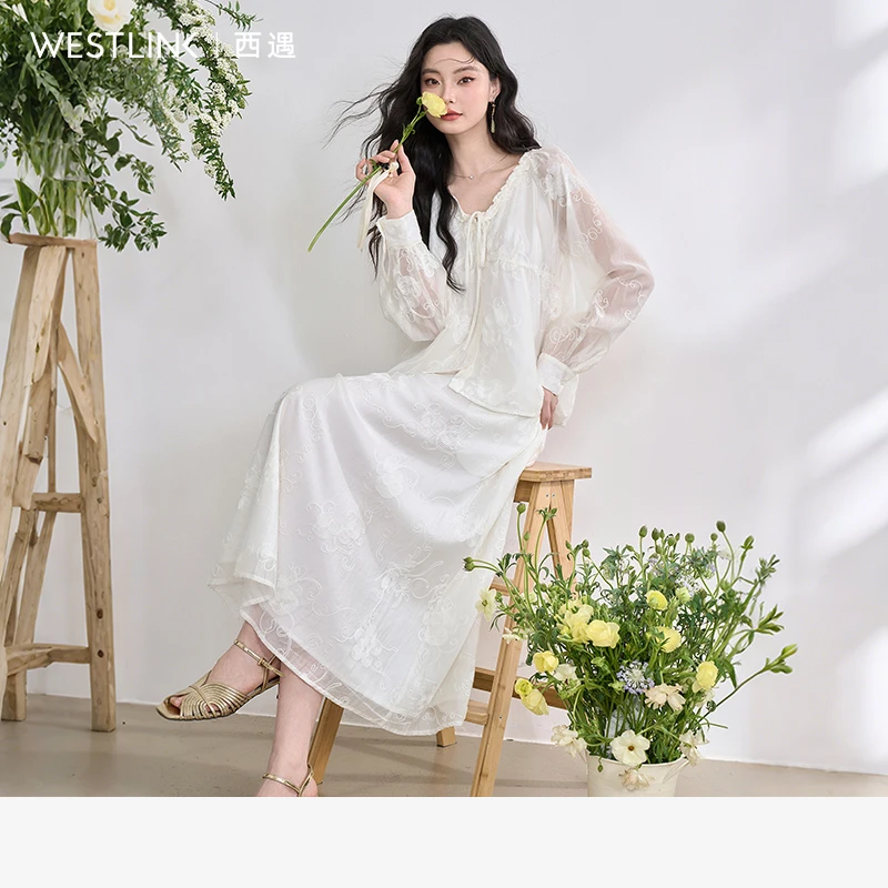 复古文艺感天丝重工肌理感绣花衬衫女2025春季衬娃娃款衣