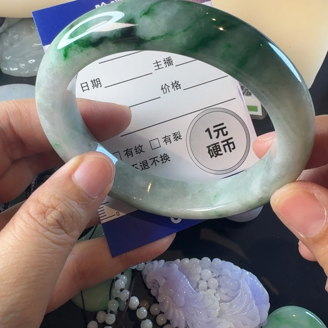 翡翠手镯未镶嵌数*蔡手镯
