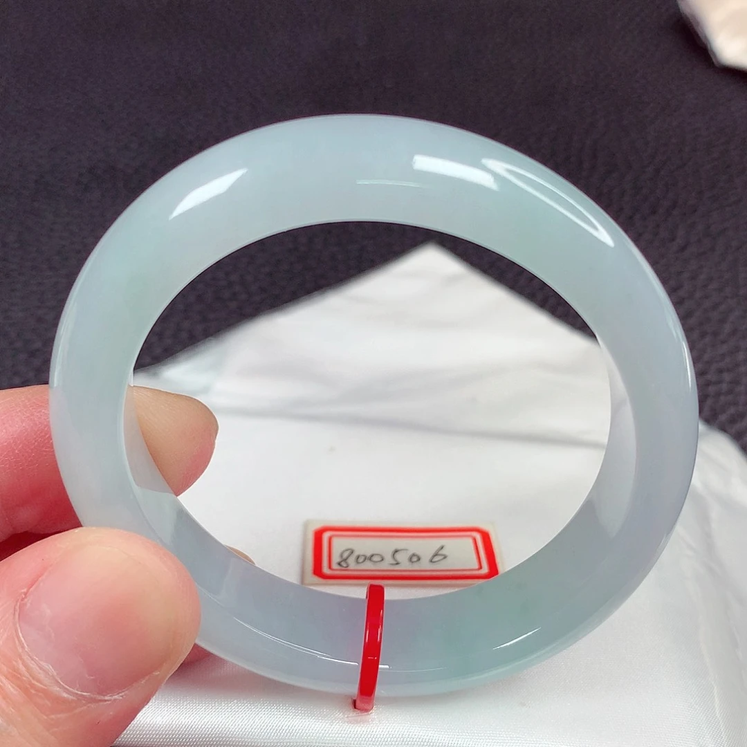 晓***猪翡翠手镯未镶嵌天然翡翠手镯