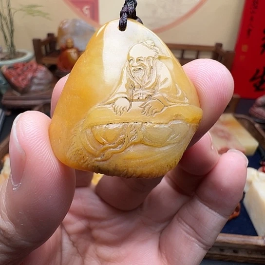 石材寿山石白田黄雕刻寿星挂坠18克