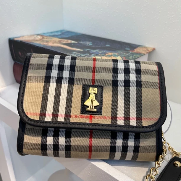 95新 BURBERRY/博柏利 XM/经典战马格纹翻盖小信封包/EE09414502