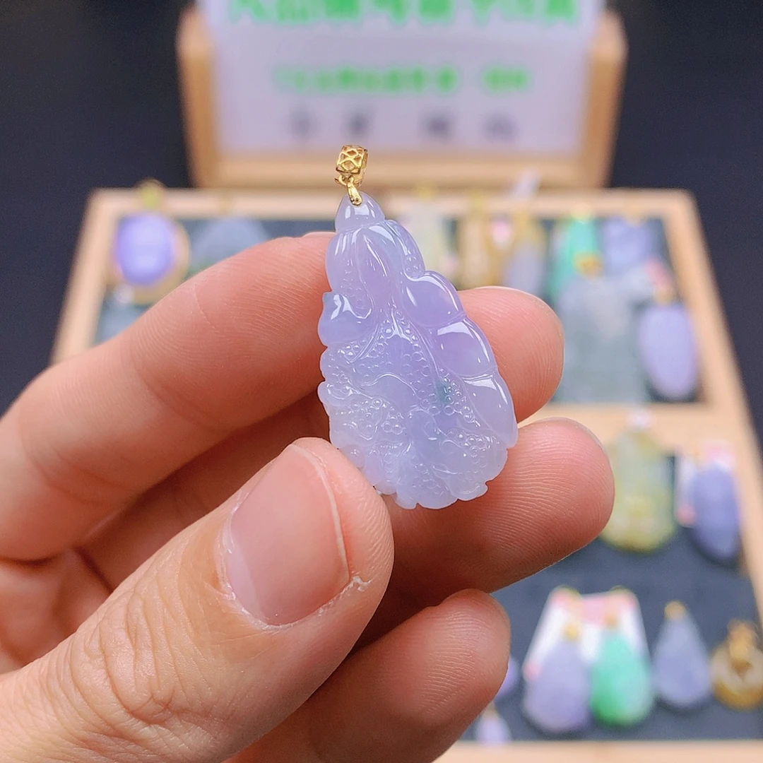 翡翠18K金镶嵌颈饰翡翠